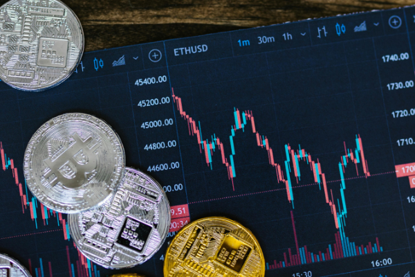 How to Navigate Cryptocurrency Volatility: Tips for Risk Management / indiainvesthub.in