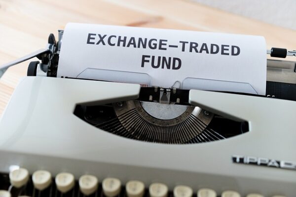 Low-Cost Investing: Why ETFs Are Key to an Efficient Stock Strategy / indiainvesthub.in