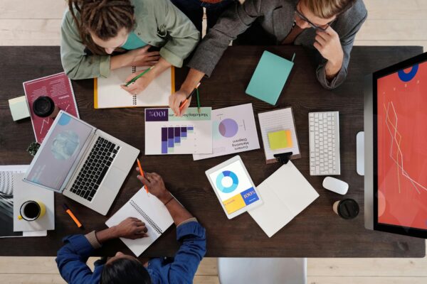 How to Track Your Spending Like a Pro: Best Tools and Tips in india / indiainvesthub.in