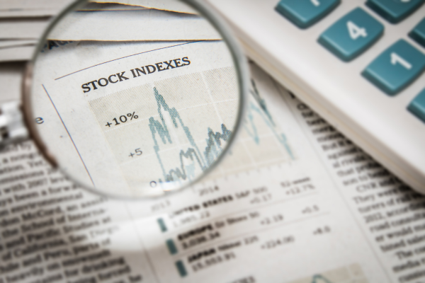 Active vs. Passive Mutual Funds: Which Strategy Maximizes Returns?