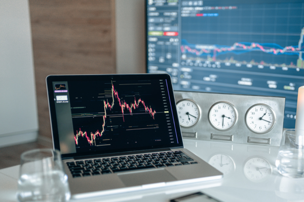 Swing Trading for Beginners: Strategies, Tools, and Tips to Profit Smartly